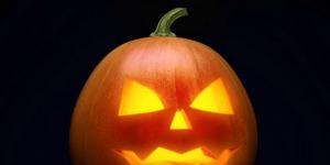 Как вырезать тыкву на Хэллоуин: советы, инструкция, трафареты Как сделать из тыквы на хэллоуин
